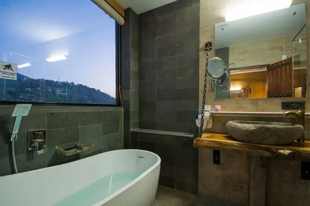 Oriental Fusioned King Room with Mountain View