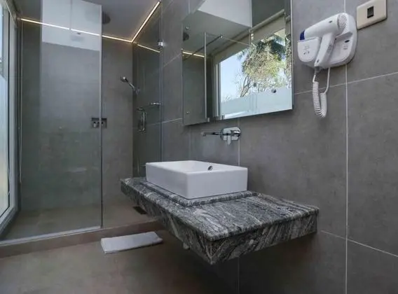 Premium Tek Büyük Yataklı Oda