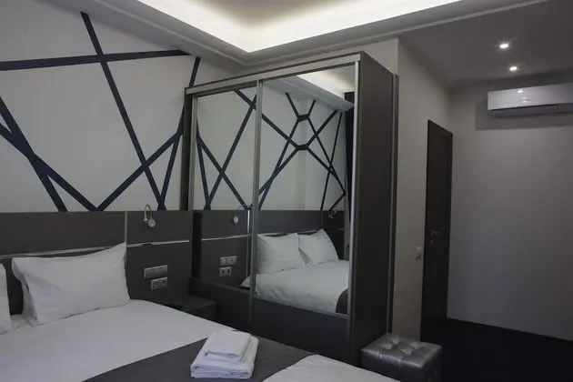 Basic Tek Büyük Yataklı Oda