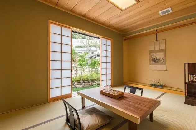Oda, Sigara İçilmez (Annex, Japanese Western,Open-Air Bath)