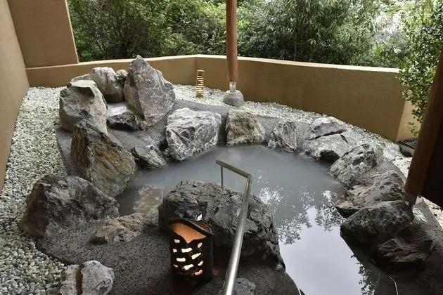 Oda, Sigara İçilmez (Annex, Japanese Western,Open-Air Bath)