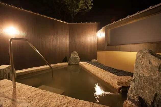 Oda, Sigara İçilmez (Annex, Open-Air Bath, Steamed Cuisine)