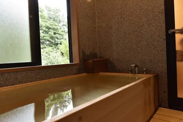 Oda, Sigara İçilmez (Annex, Open-Air Bath, Steamed Cuisine)