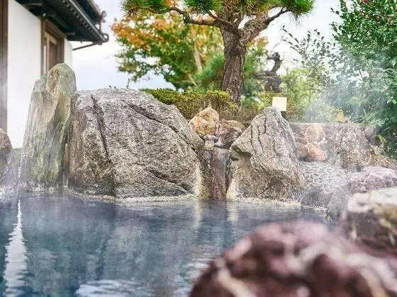 Oda, Sigara İçilmez (Annex, Open-Air Bath, Steamed Cuisine)