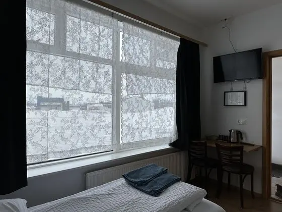 Standard Tek Büyük veya İki Ayrı Yataklı Oda, Ortak Banyo