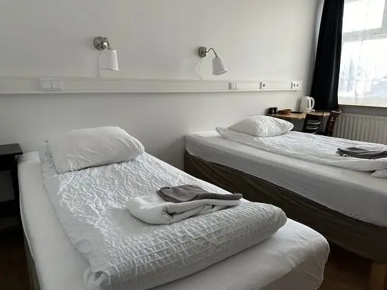 Standard Tek Büyük veya İki Ayrı Yataklı Oda, Ortak Banyo