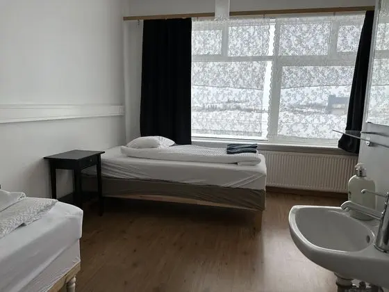 Standard Tek Büyük veya İki Ayrı Yataklı Oda, Ortak Banyo