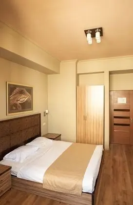 Tek Büyük Yataklı Oda, Ortak Banyo
