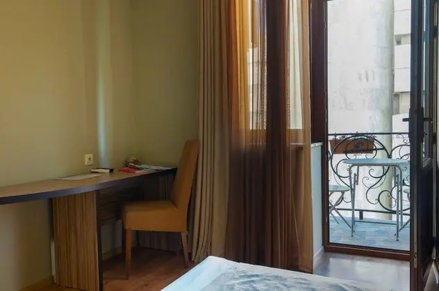 Tek Büyük Yataklı Oda, Ortak Banyo