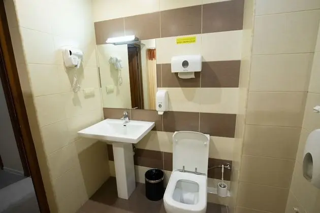 Tek Büyük Yataklı Oda, Ortak Banyo