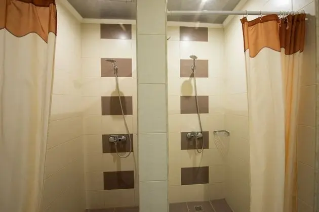 Tek Büyük Yataklı Oda, Ortak Banyo