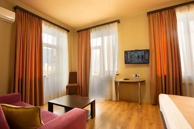 Deluxe Tek Büyük Yataklı Oda