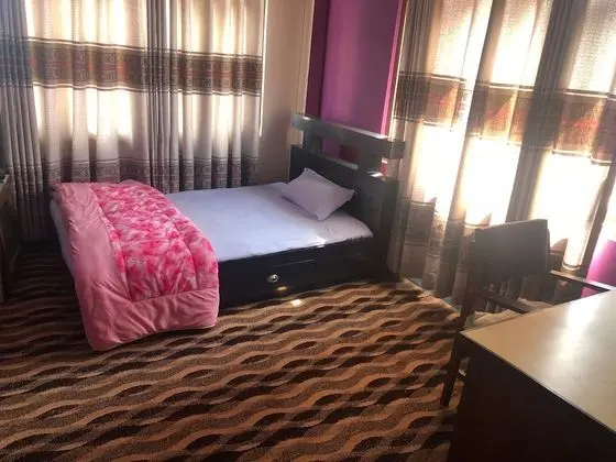 Büyük Yataklı Tek Kişilik Oda, Sigara İçilebilir, Tepe Manzaralı