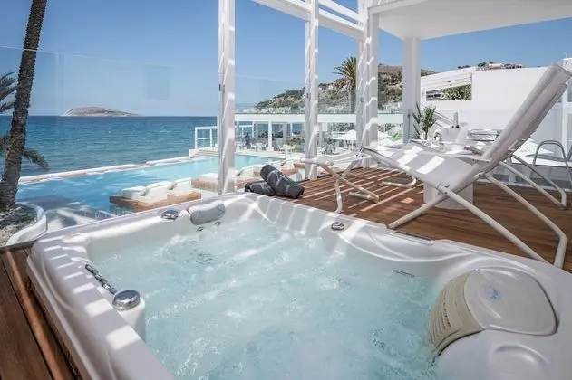 Sunset Suite, Sea View with Outdoor Jacuzzi