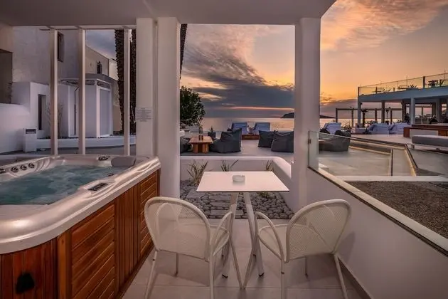 Sunset Suite, Sea View with Outdoor Jacuzzi