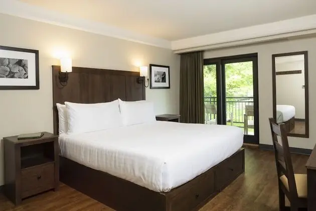 King Shared Balcony