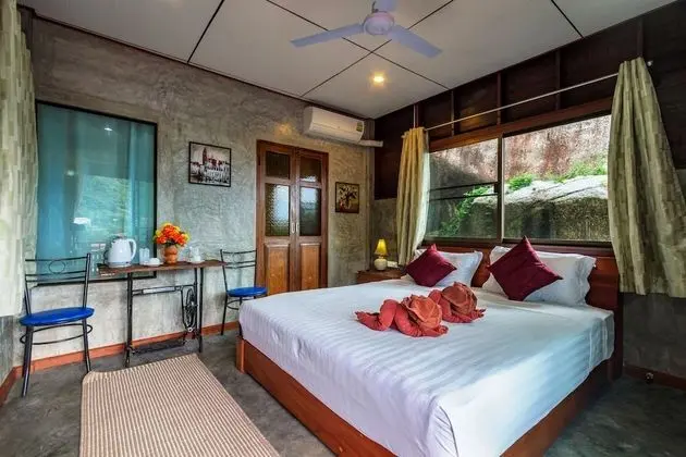 Deluxe Bungalow with Balcony