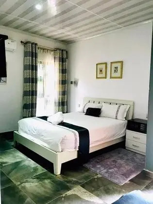 Standard Tek Büyük Yataklı Oda