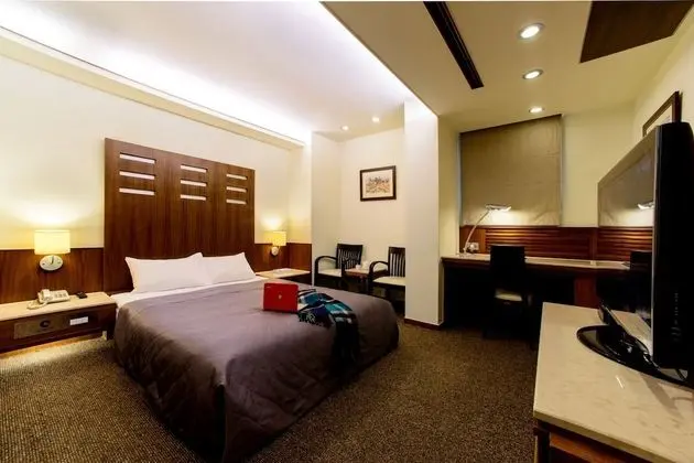 Business Tek Büyük Yataklı Oda (no room cleaning service)