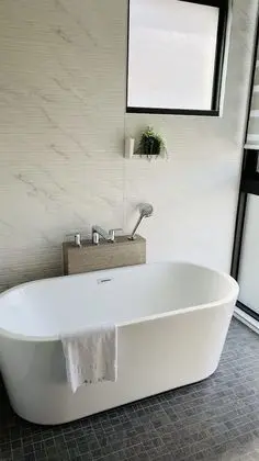 Tek Büyük Yataklı Oda (bathtub)
