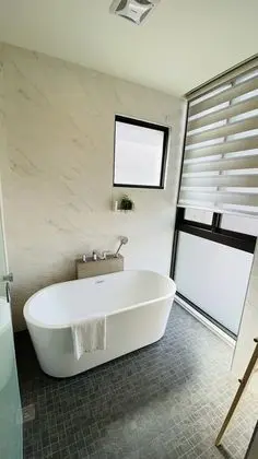 Tek Büyük Yataklı Oda (bathtub)