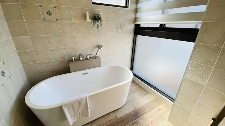 Tek Büyük Yataklı Oda (bathtub)