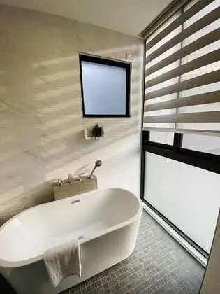 Tek Büyük Yataklı Oda (bathtub)