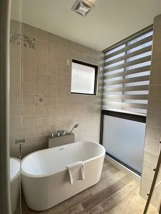 Tek Büyük Yataklı Oda (bathtub)
