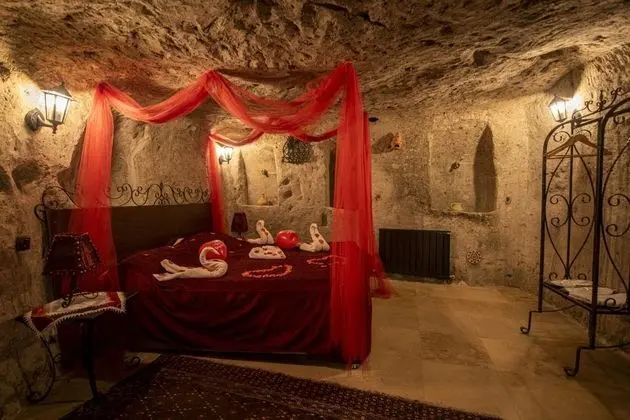 3 Kişilik Kemer Mağara Oda