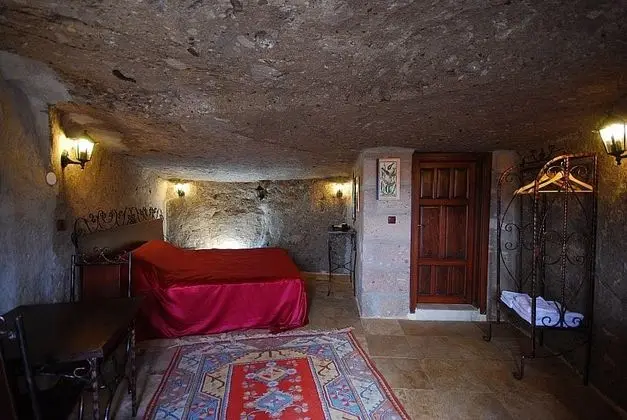 3 Kişilik Kemer Mağara Oda