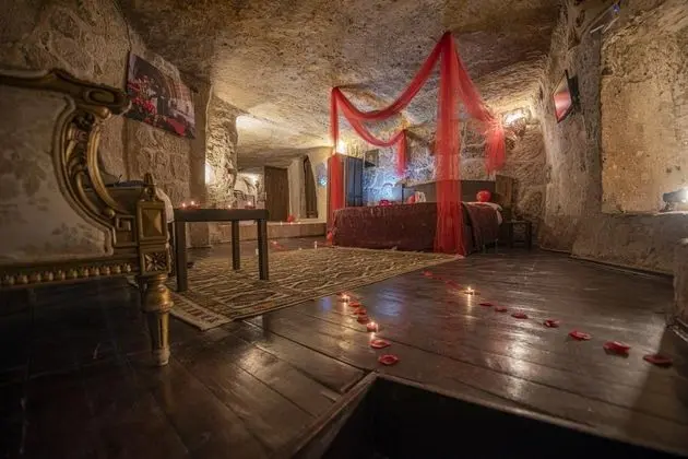 Aile Kemer Mağara Odası