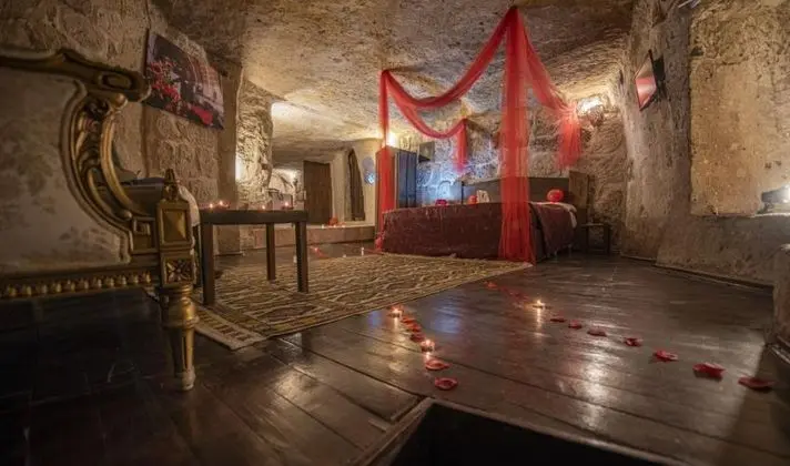 Üç Kişilik Oda
