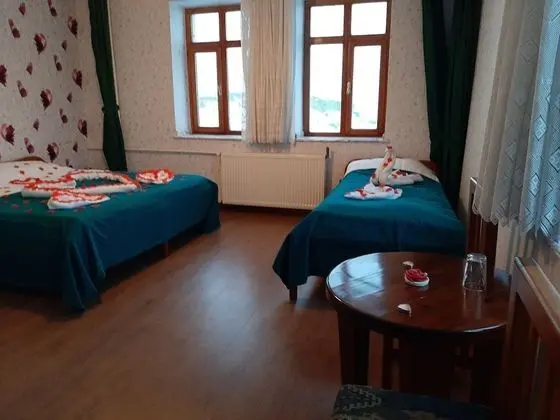Family Oda, Göl Manzaralı