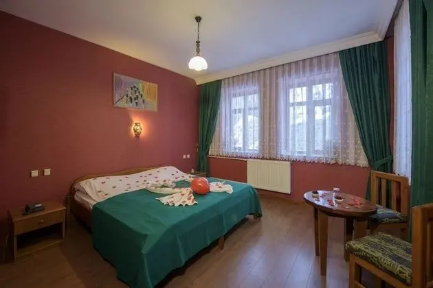Family Oda, Göl Manzaralı