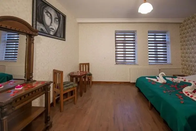 Üç Kişilik Oda, Göl Manzaralı