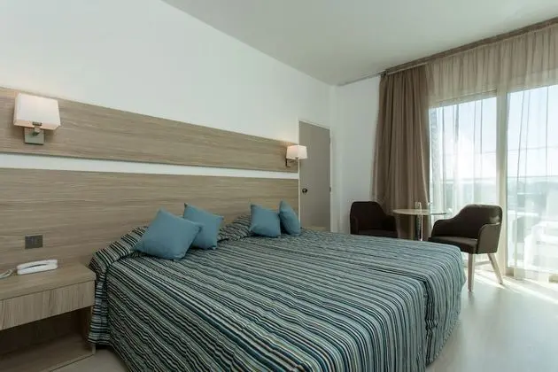 Büyük Yataklı Tek Kişilik Oda