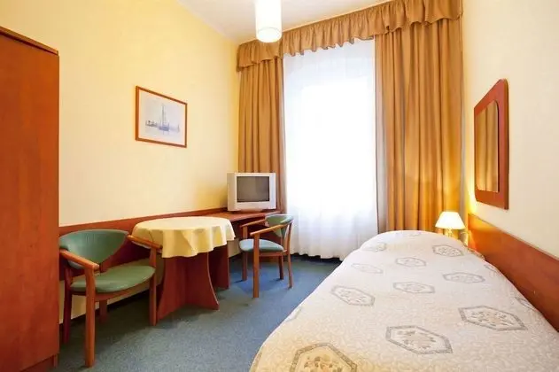 Büyük Yataklı Tek Kişilik Oda