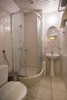 Büyük Yataklı Tek Kişilik Oda