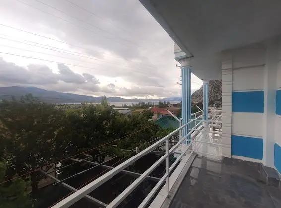 Classic Tek Büyük Yataklı Oda, 1 Büyük (Queen) Boy Yatak, Balkon/Veranda, Göl Manzaralı