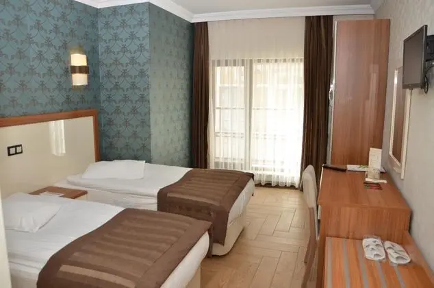 Standart Oda, Kara Manzaralı