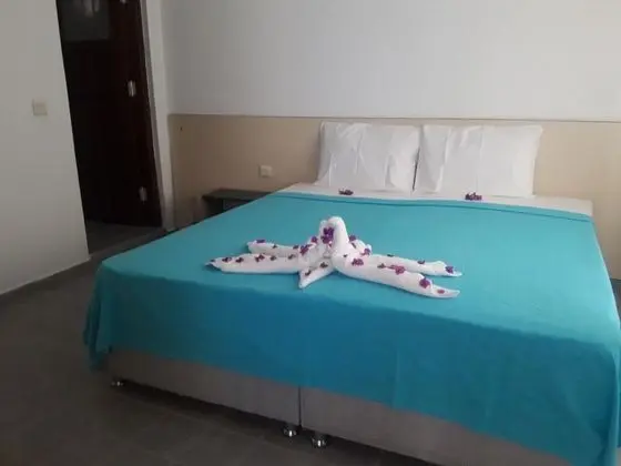 Aile Odası, Havuz Manzaralı