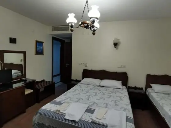 Triple, Kara Manzaralı, Balkonlu