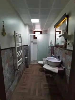 Triple, Kara Manzaralı, Balkonlu