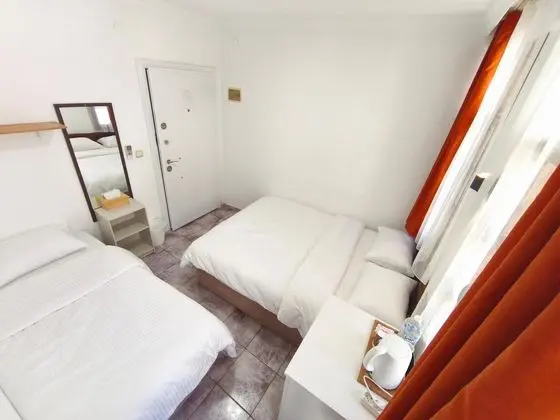 Triple,bahçe Manzaralı,balkonlu