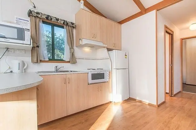 Standard Süit, 2 Yatak Odası, Küçük Mutfak (Bush Cabin 1 night)
