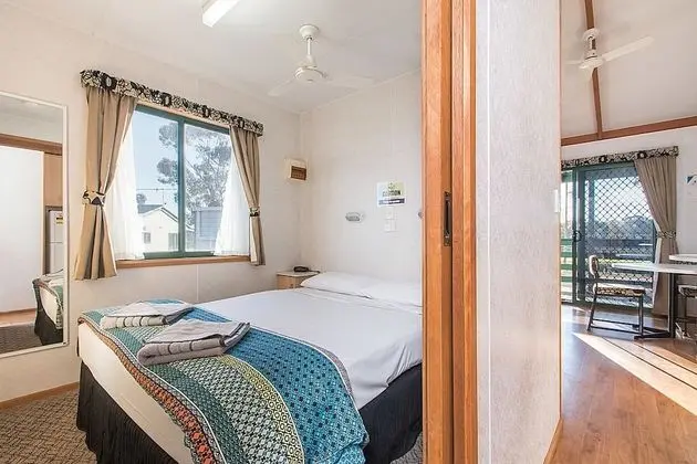 Standard Süit, 2 Yatak Odası, Küçük Mutfak (Bush Cabin 1 night)