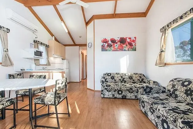 Standard Süit, 2 Yatak Odası, Küçük Mutfak (Bush Cabin 2 night)