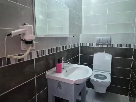 Triple, Kara Manzaralı