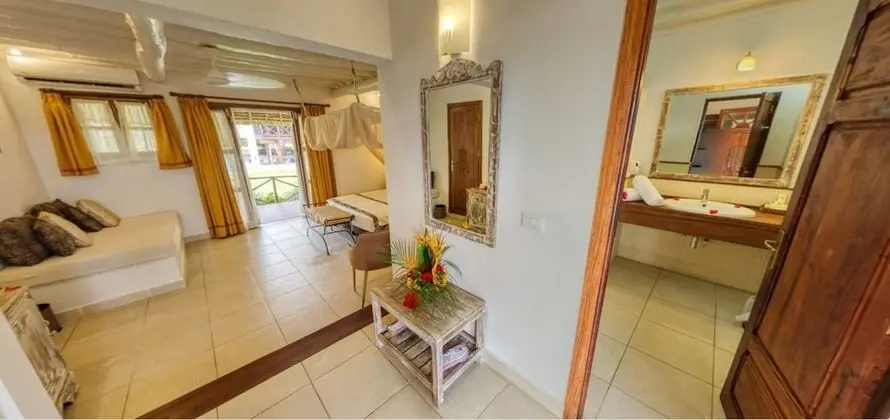 Deluxe Tek Büyük Yataklı Oda, Havuz Manzaralı