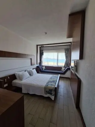 Deluxe Tek Büyük Yataklı Oda, Sigara İçilebilir, Deniz Manzaralı